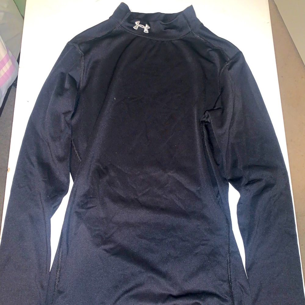 Long sleeve athletic shirt